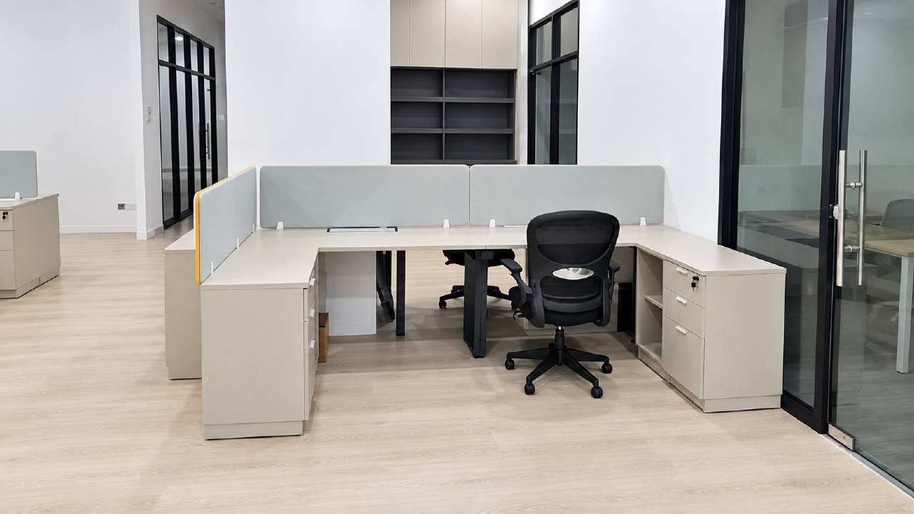 Francestel Factory individual workstation with storage and privacy screens