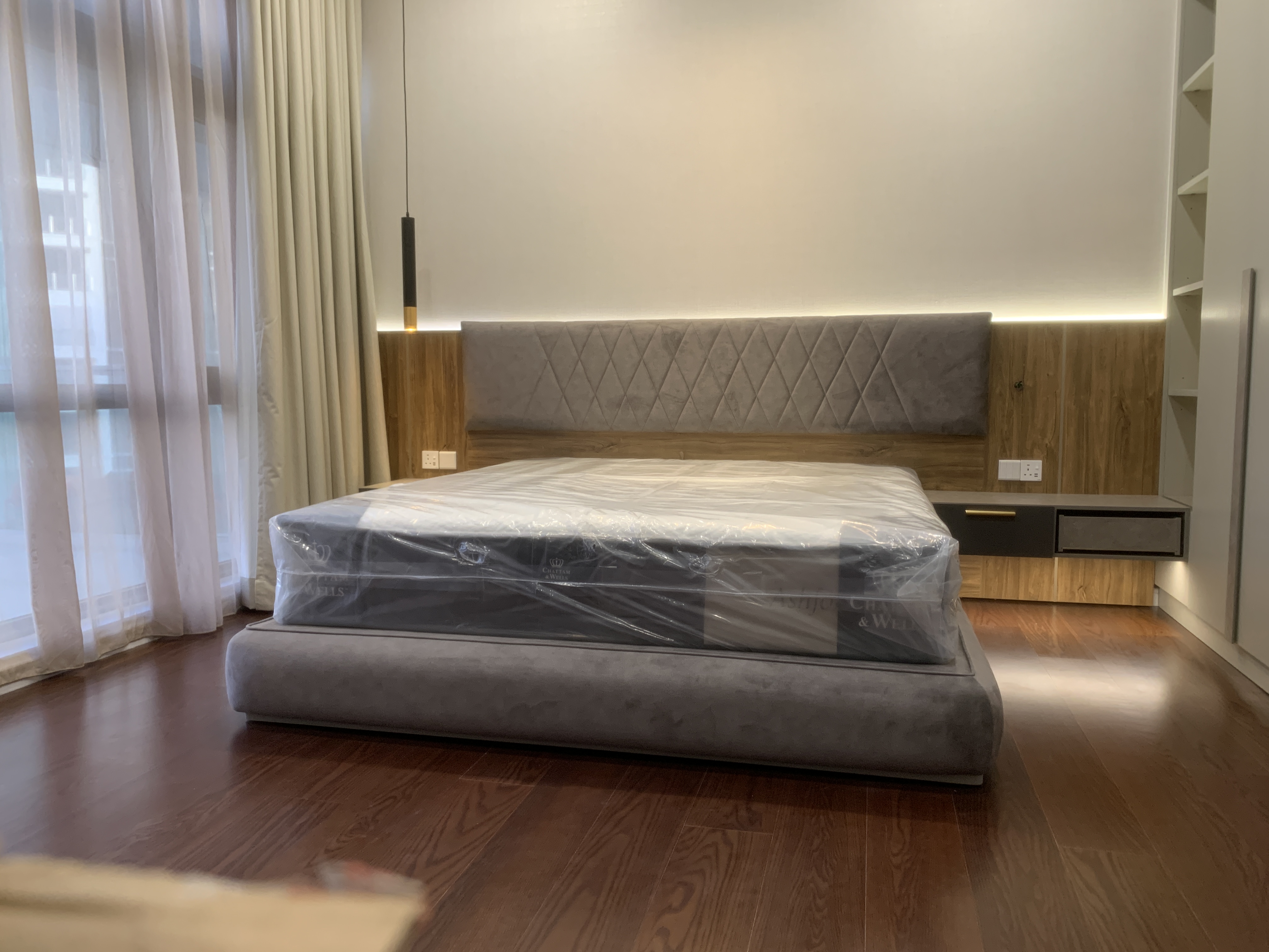 Park Regent bedroom feature headboard