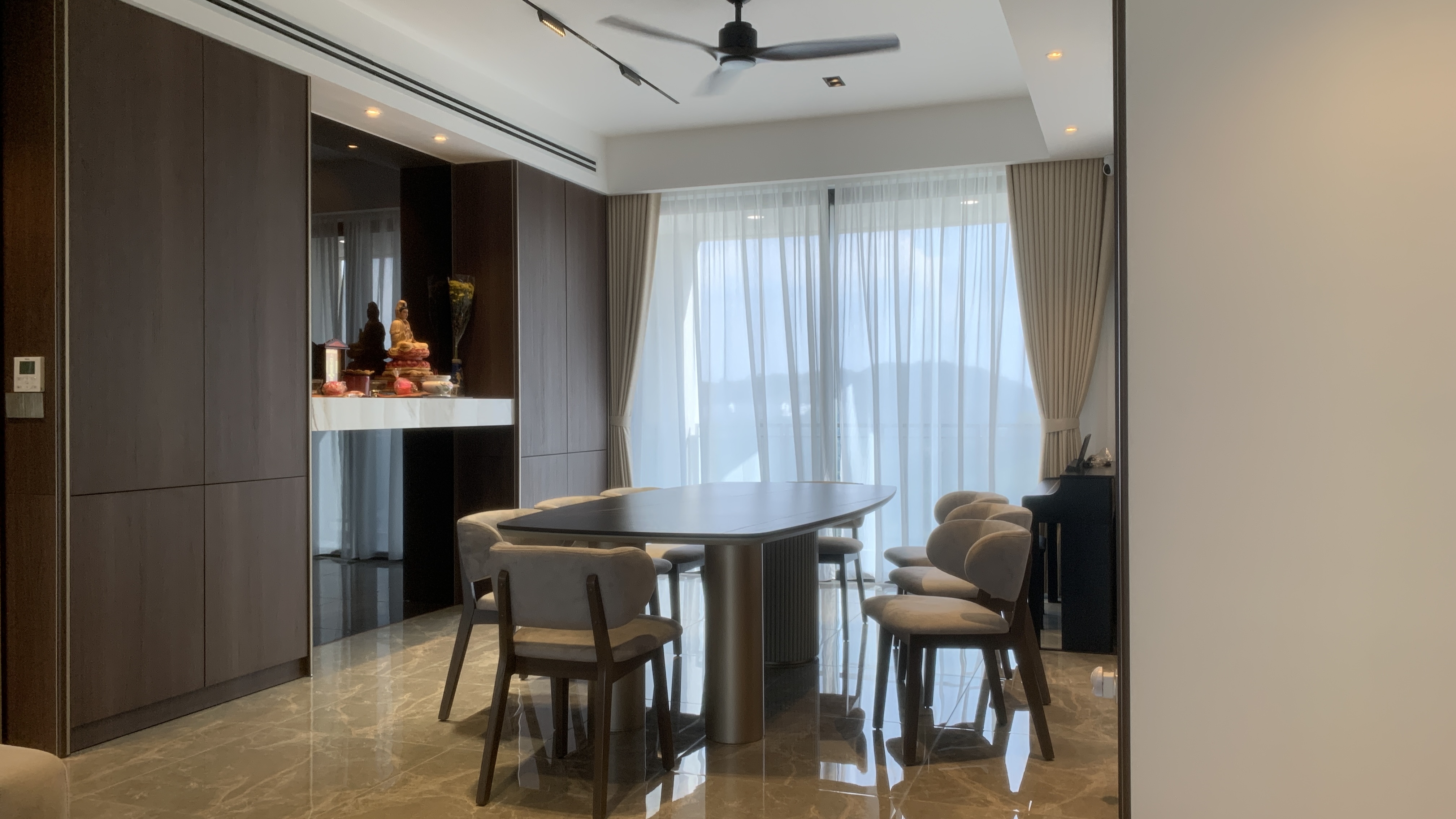 Park Regent dining room