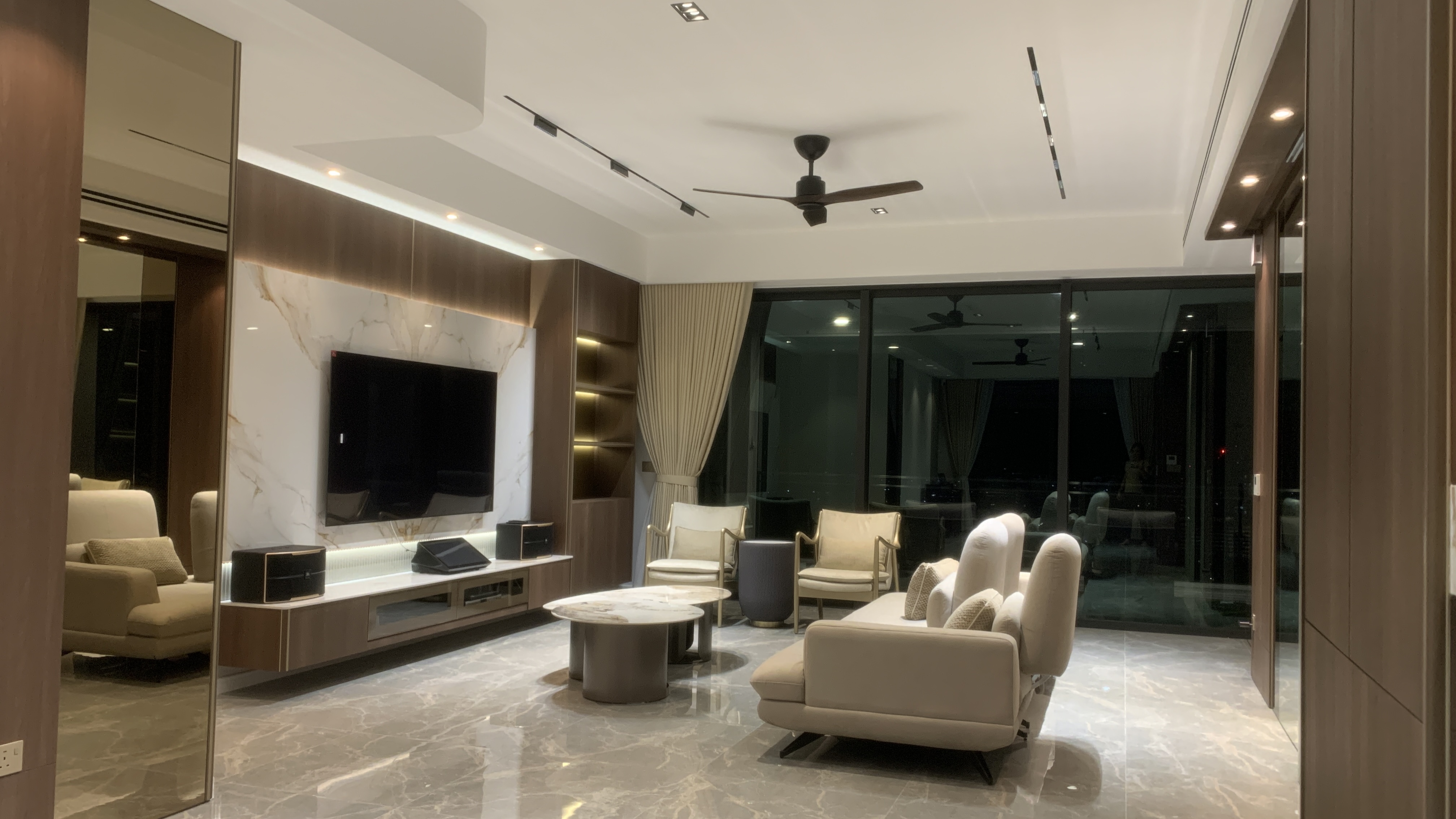 Park Regent living area