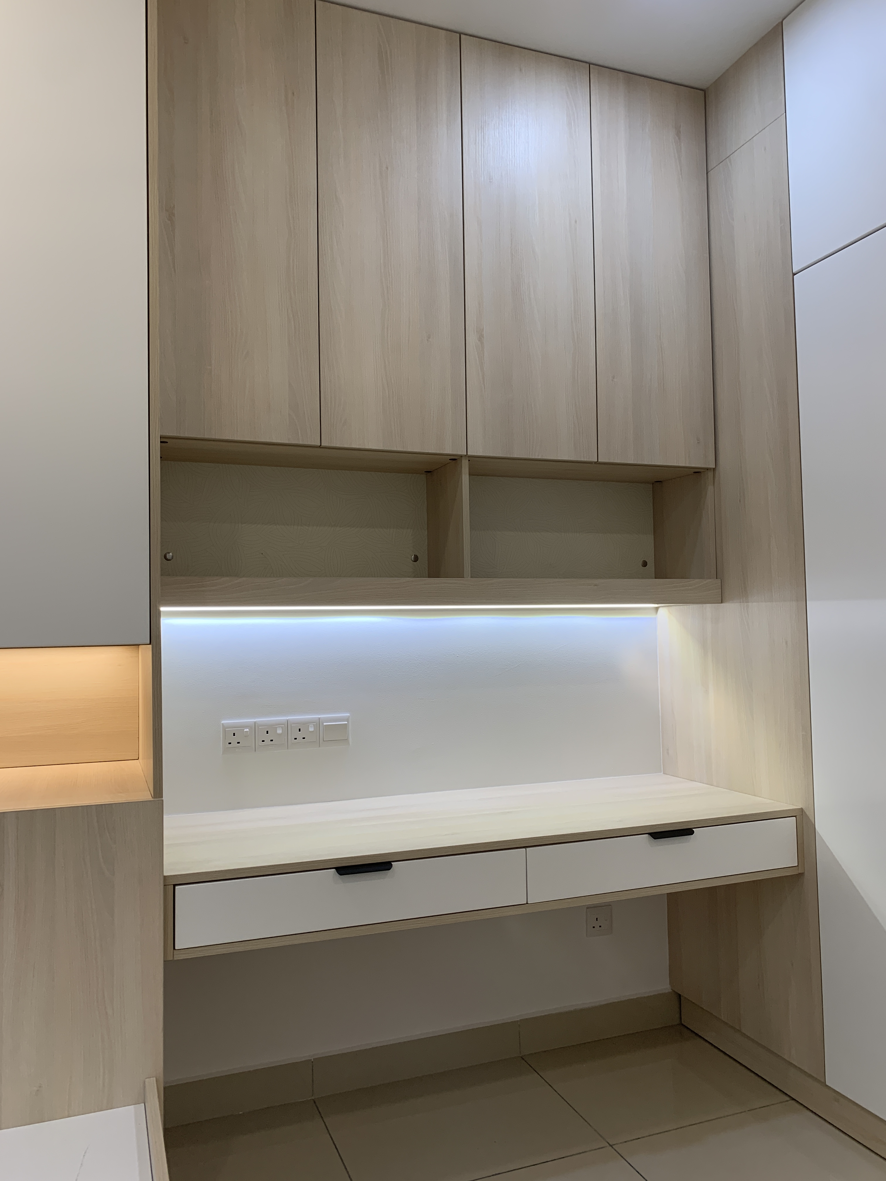 PV9 daughter room study cabinetry