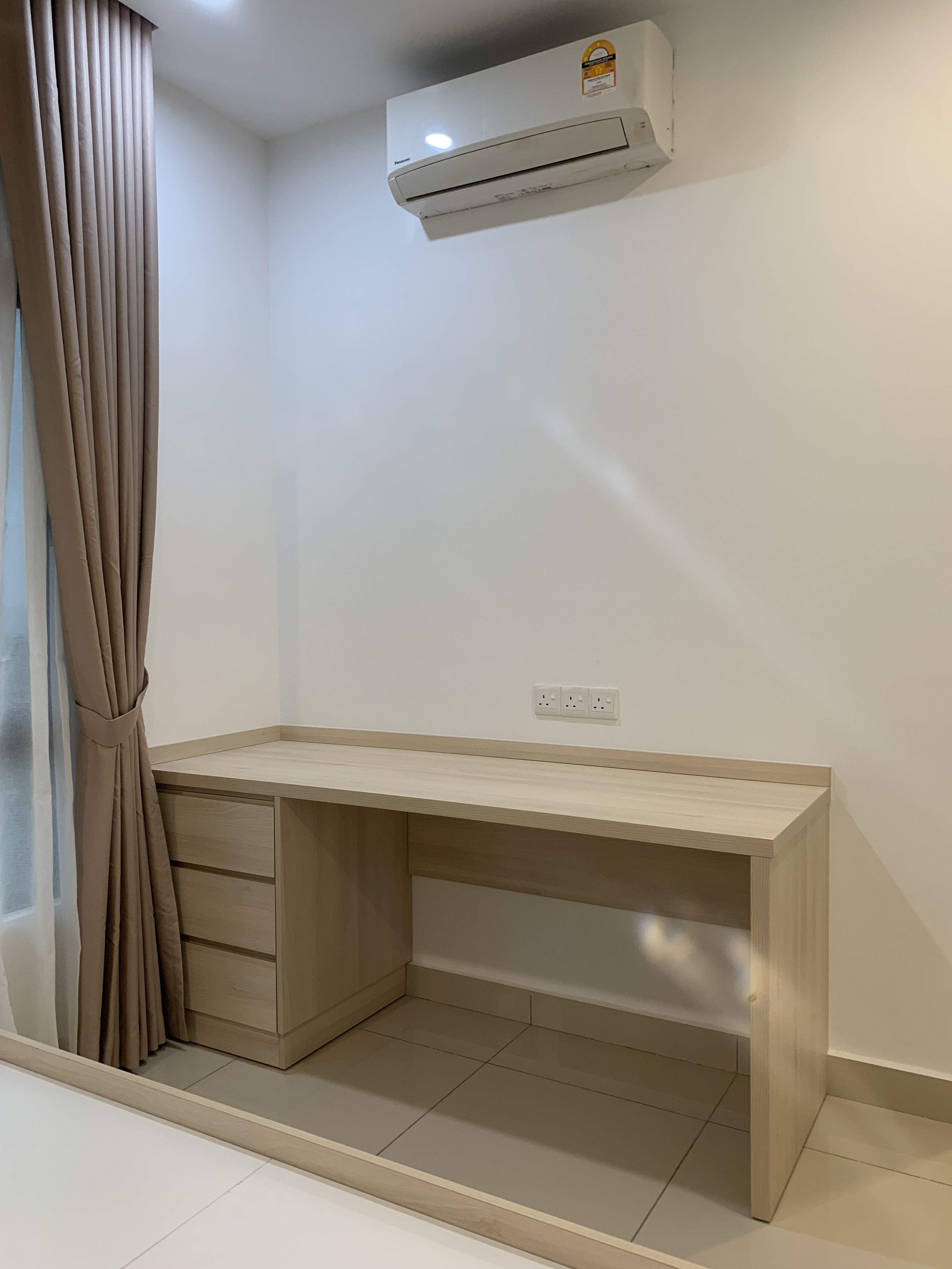 PV9 master bedroom study desk