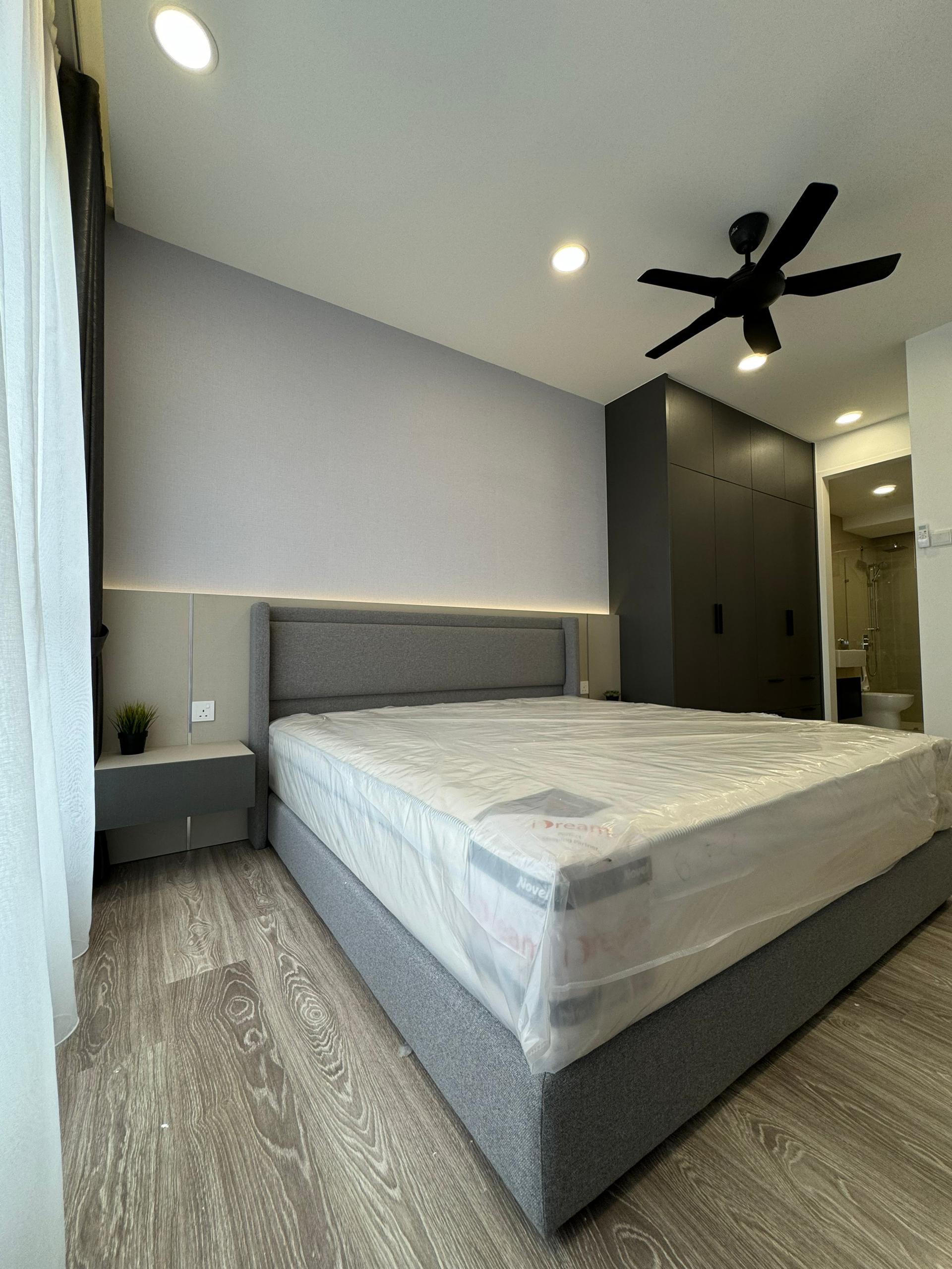 United Point bedroom with built-in wardrobe