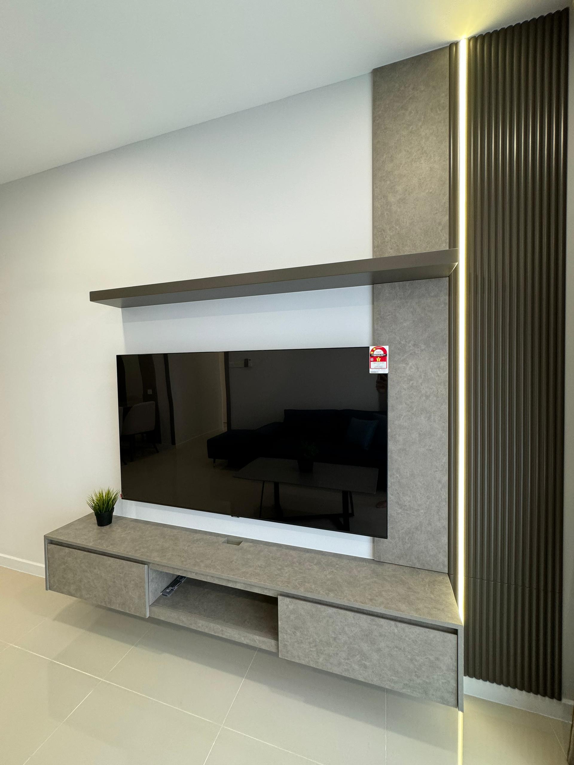 United Point television feature wall